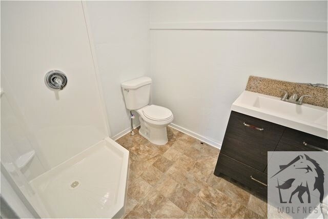 Building Photo - Fantastic 4 Bedroom Riverton Duplex