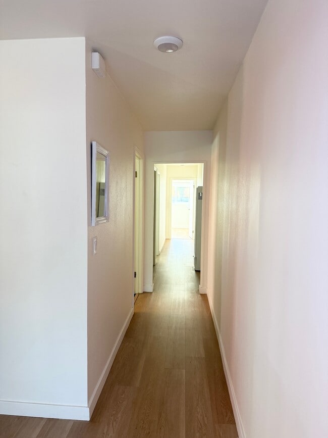 Building Photo - 2110 Glendale Blvd