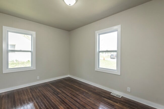 Building Photo - Adorable 2 bedroom 1 bath home