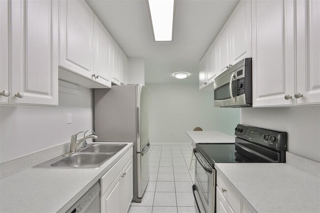 Building Photo - 3325 Bayshore Blvd