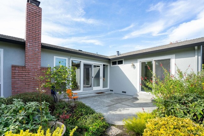 Building Photo - 4248 Leafwood Cir E