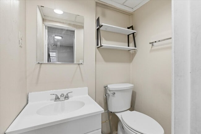 Building Photo - 6415 Drake Ave