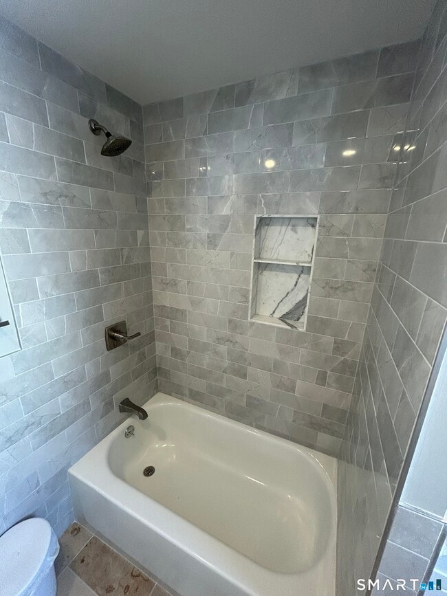 Building Photo - 54 Forest St