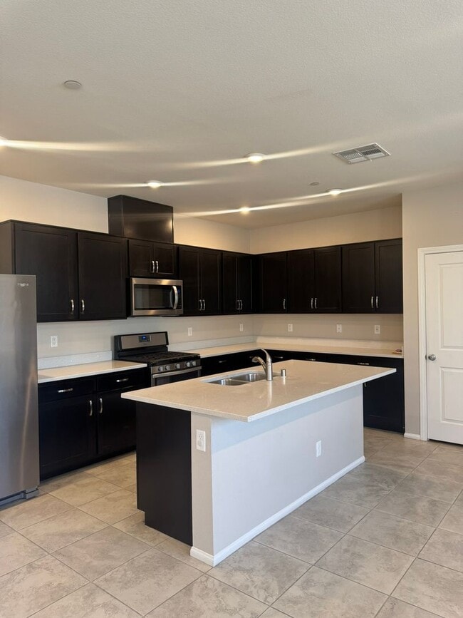 Building Photo - Beautifully Upgraded Townhome in Inspirada