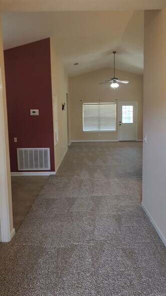 Building Photo - 6529 Helen Julia Ln