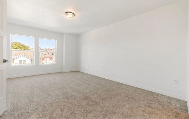 Building Photo - 5856 SE 18th St