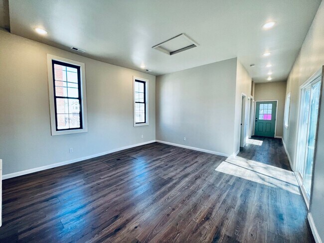 Building Photo - Modern 2BR/2BA with Bonus Room in Germanto...