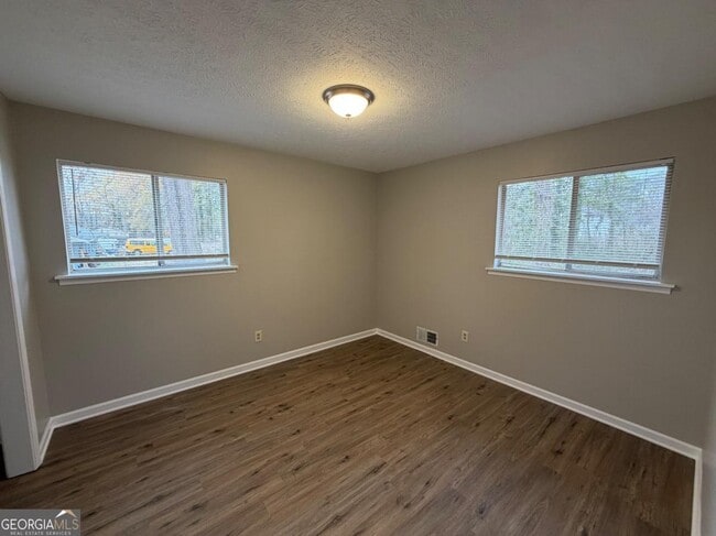 Building Photo - 816 Jesters Lake Dr