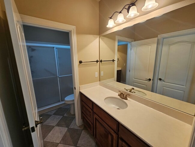 Building Photo - Beautiful Large Home in Johnson