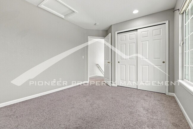 Building Photo - 7978 E Vassar Dr