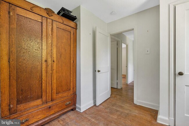 Building Photo - 921 Langley Dr