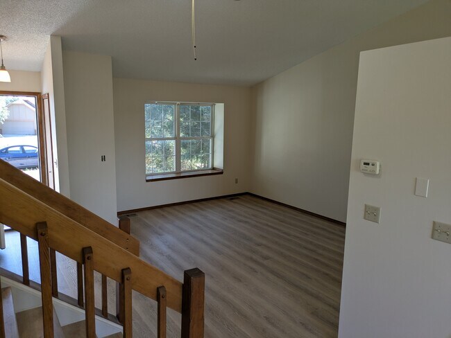 Building Photo - 4365 Begonia Terrace