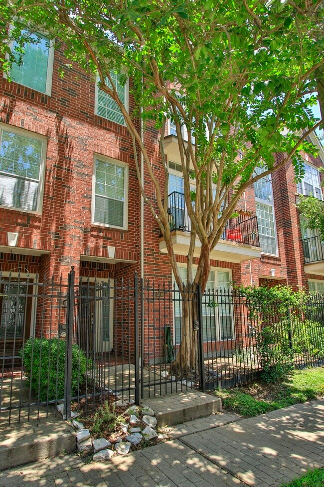 Building Photo - 1310 W Webster St
