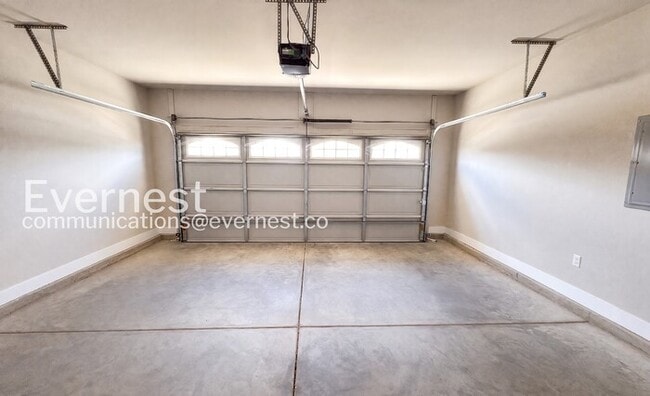Building Photo - 3-Bed/2-Bath Home/Pet Friendly/Available Now!