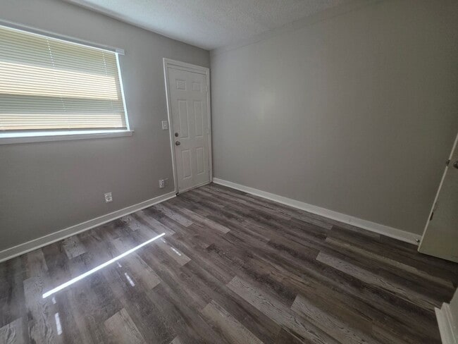 Building Photo - Charming & Light-Filled 2-Bedroom Duplex!