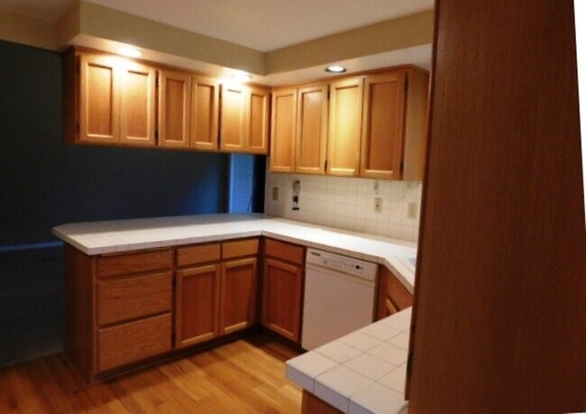 Building Photo - 3Bd/2Ba Single Story Home-For viewing!