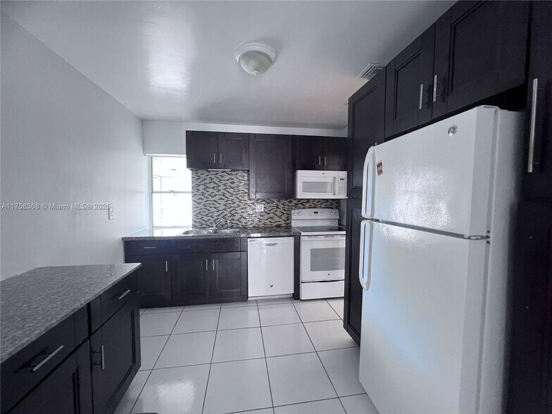 Building Photo - 2430 SW 81st Ave