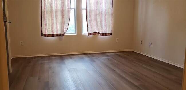 Building Photo - 1119 Desert Oasis Ln