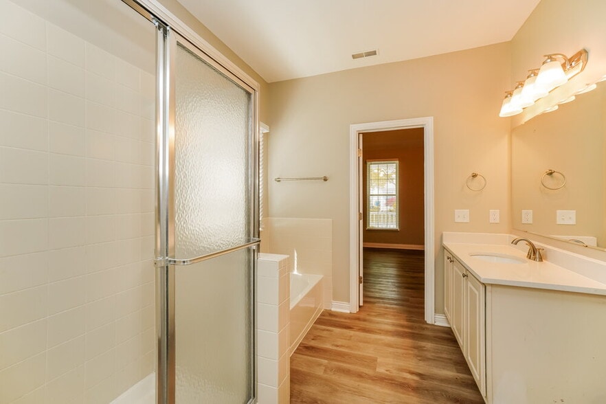 Building Photo - 1082 Finny Ave