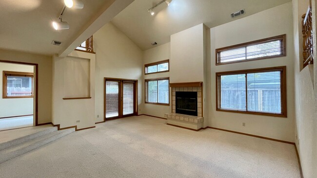 Building Photo - Spacious 5-Bedroom Custom-Home by Cal Poly...