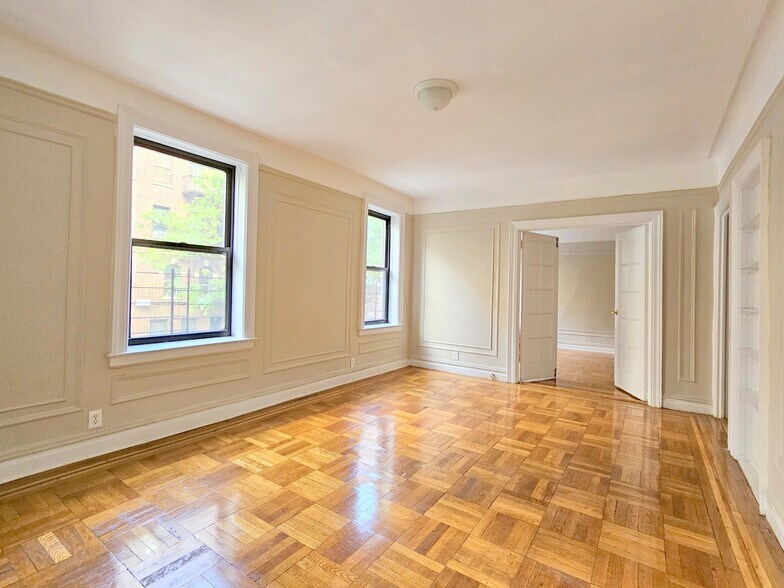 Building Photo - 850 W 176th St