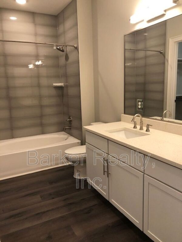 Building Photo - 414 S White St