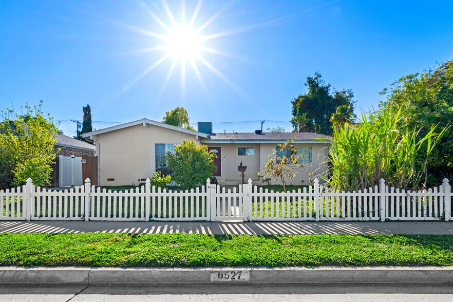Primary Photo - 6527 Woodlake Ave