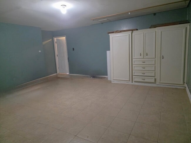 Building Photo - 7423 River Pines Dr