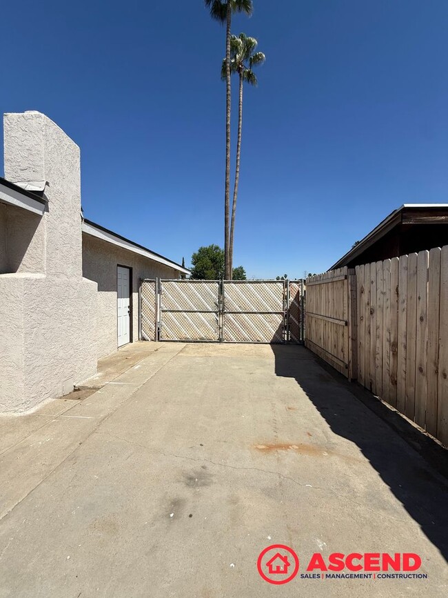 Building Photo - Charming 3 Bedroom / 2 Bath Home + Additional Office