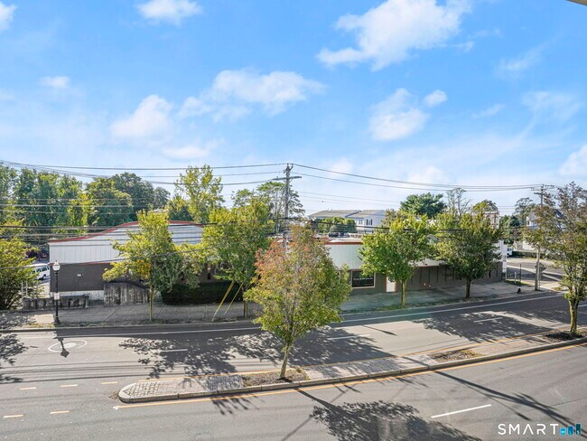Building Photo - 3250 Fairfield Ave