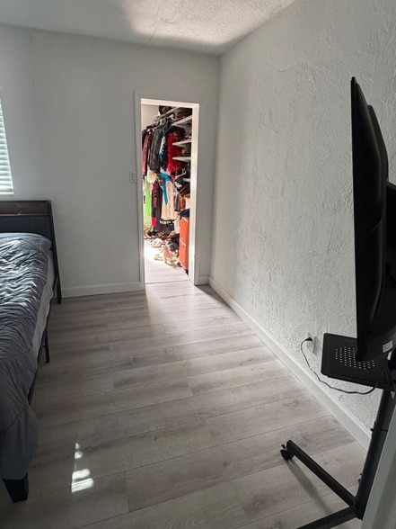 Building Photo - 5758 20th Ave N