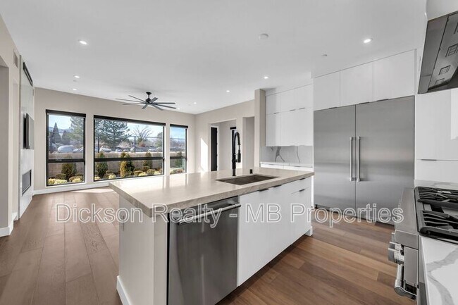 Building Photo - 31 Campolina St