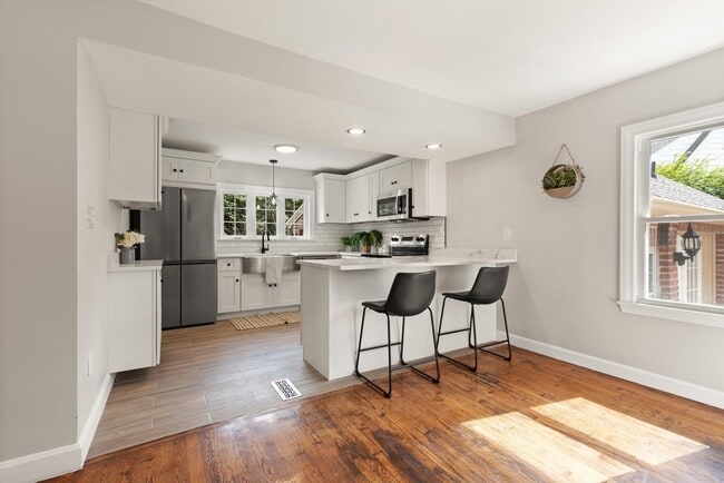 Building Photo - 129 Maple Ave