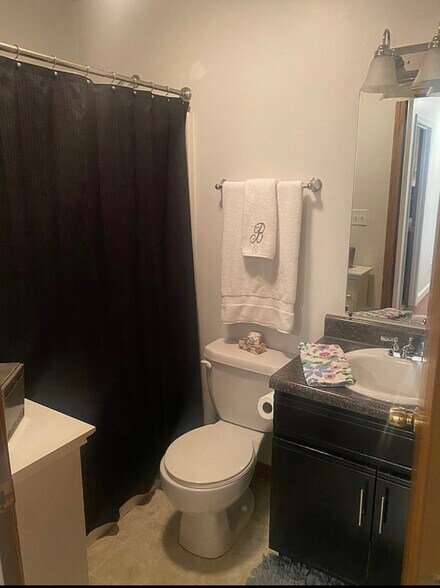 Bath 2 - 733 Riley Ave