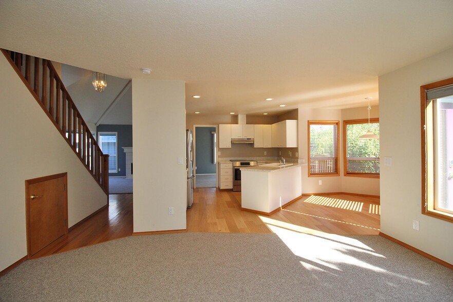 Building Photo - 9614 SW 54th Ave