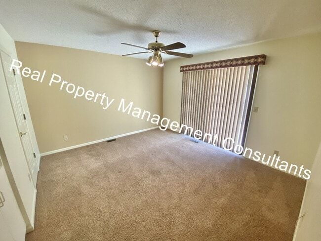 Building Photo - Custom Home in Liberty with 3rd Non-confor...