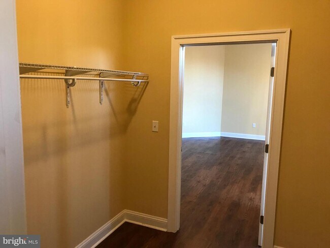 Building Photo - 2 W Loockerman St