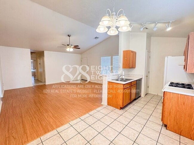 Building Photo - ADORABLE East Norman 3 Bed/2 Bath Duplex Available NOW in Eastridge!