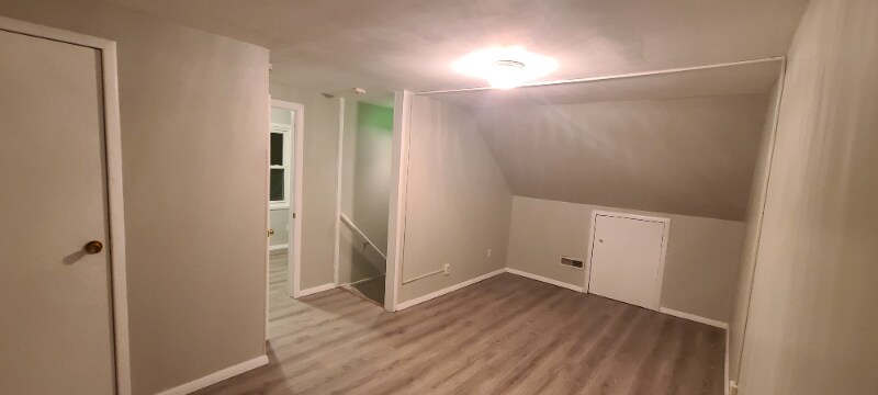 Building Photo - 261 Sunnyside Ave