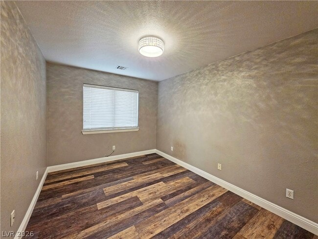 Building Photo - 3630 E Vineyard Dr