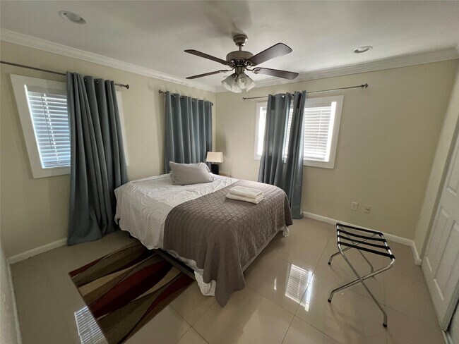 Building Photo - 9302 Pl