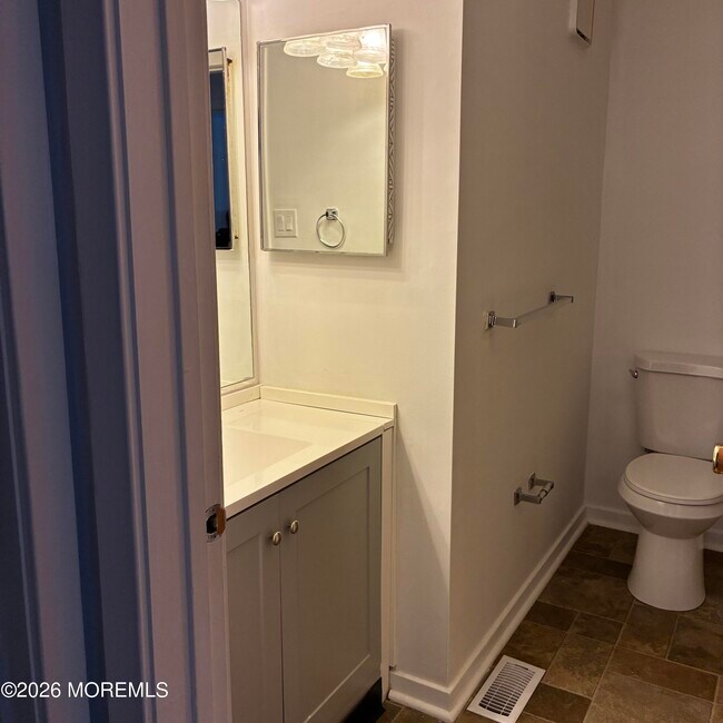 Building Photo - 310 Heather Croft