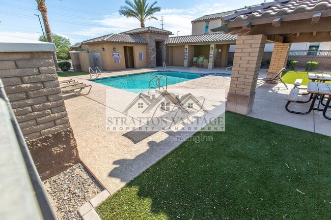 Building Photo - 2883 E Ebony Dr