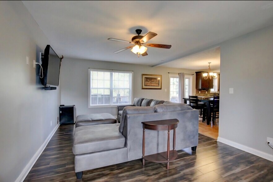 Building Photo - 1321 Allmon Dr