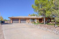 Building Photo - 1035 Red Bud Cir