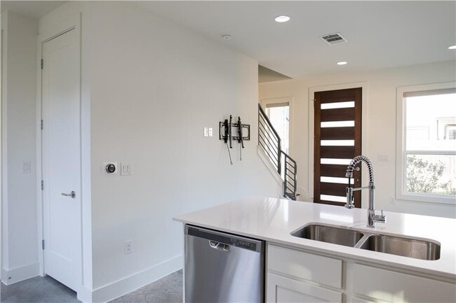 Building Photo - 3415 Dalton St