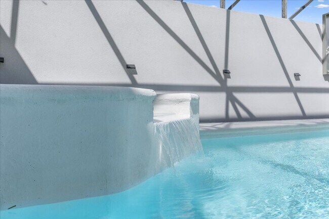 Building Photo - 3824 Gaines Dr