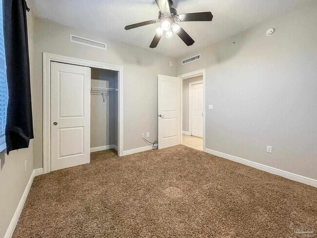 Building Photo - 612 Lost Key Dr