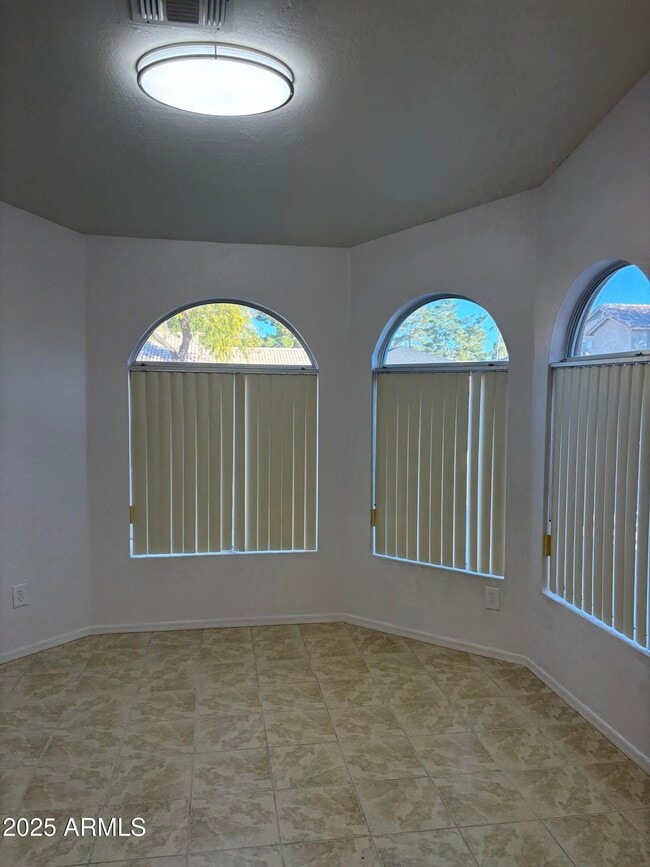 Building Photo - 2221 E Union Hills Dr