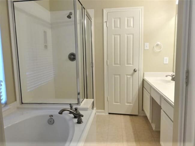 Building Photo - 2207 Shady Pine Dr